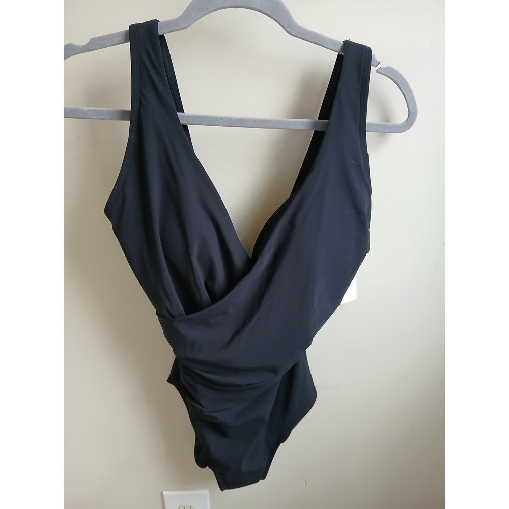NWT L.L.Bean Black Tankini Swimsuit Top UPF 50 Sunsmart Lycra Xtra Lifeโ Size 10